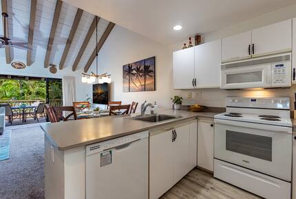 Island Living Steps from Kamaole Beach III - Kihei, Hawaii