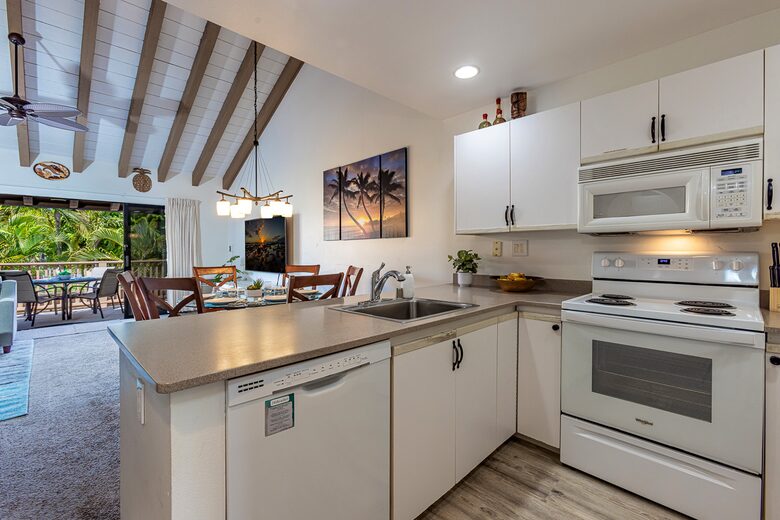 Island Living Steps from Kamaole Beach III - Kihei, Hawaii