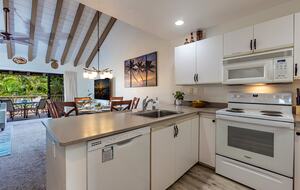 Island Living Steps from Kamaole Beach III - Kihei, Hawaii