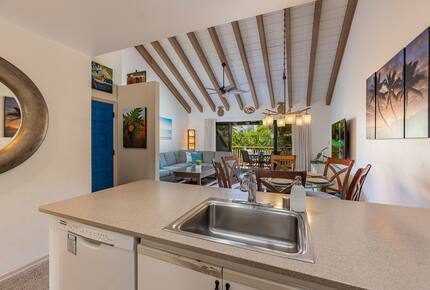 Island Living Steps from Kamaole Beach III - Kihei, Hawaii