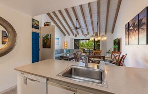 Island Living Steps from Kamaole Beach III - Kihei, Hawaii