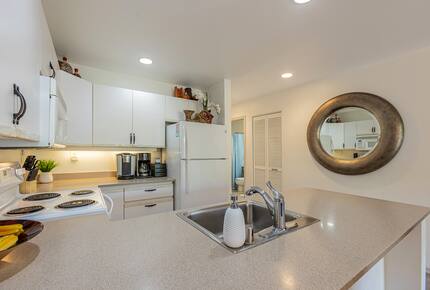 Island Living Steps from Kamaole Beach III - Kihei, Hawaii