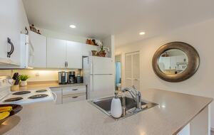 Island Living Steps from Kamaole Beach III - Kihei, Hawaii