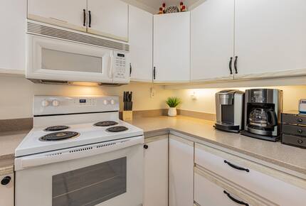 Island Living Steps from Kamaole Beach III - Kihei, Hawaii