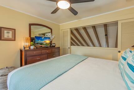 Island Living Steps from Kamaole Beach III - Kihei, Hawaii