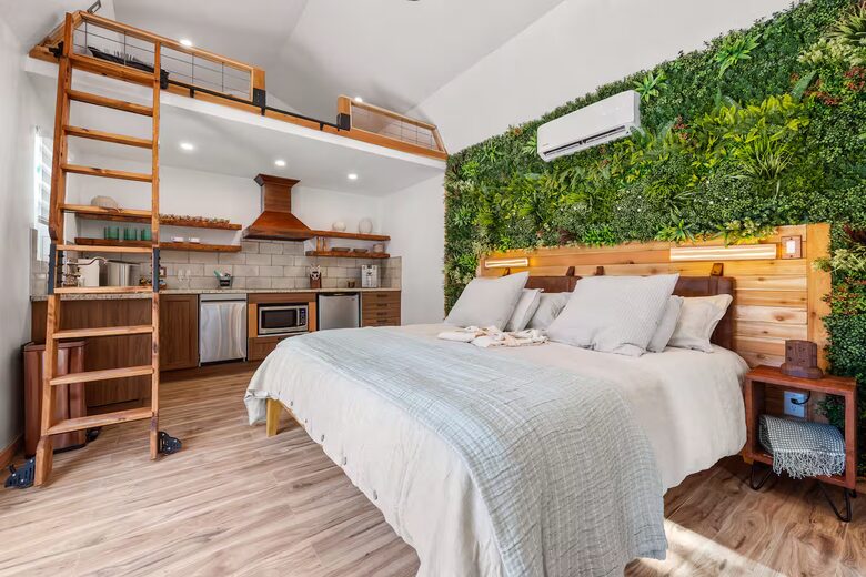 Luxury Tiny Home Escape Near Wimberley Winery - Wimberly, Texas