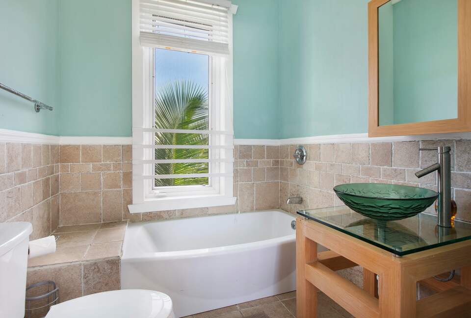 Steps from French Leave Beach | Spacious Luxury in Governor’s Harbour - Governor's Harbour, Bahamas