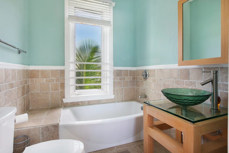 Steps from French Leave Beach | Spacious Luxury in Governor’s Harbour - Governor's Harbour, Bahamas