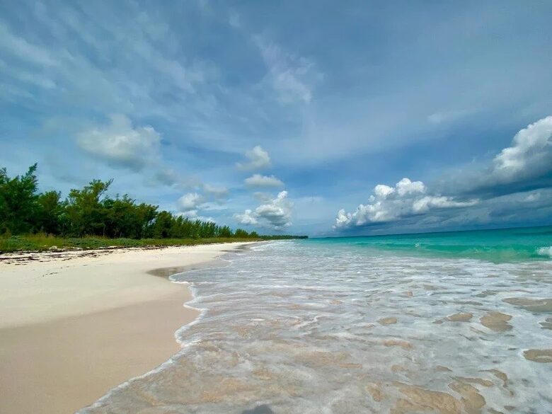 Steps from French Leave Beach | Spacious Luxury in Governor’s Harbour - Governor's Harbour, Bahamas