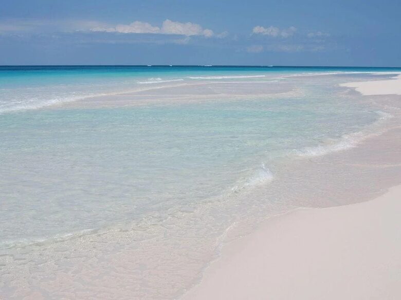 Steps from French Leave Beach | Spacious Luxury in Governor’s Harbour - Governor's Harbour, Bahamas