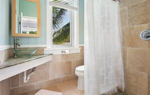 Steps from French Leave Beach | Spacious Luxury in Governor’s Harbour - Governor's Harbour, Bahamas