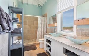 Steps from French Leave Beach | Spacious Luxury in Governor’s Harbour - Governor's Harbour, Bahamas
