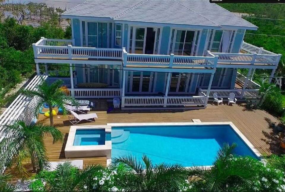 Steps from French Leave Beach | Spacious Luxury in Governor’s Harbour - Governor's Harbour, Bahamas