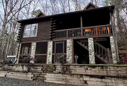 Secluded Blue Ridge Cabin with Hot Tub & Firepit - Blue Ridge, Georgia