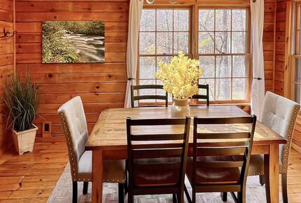 Secluded Blue Ridge Cabin with Hot Tub & Firepit - Blue Ridge, Georgia