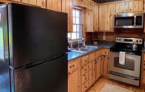 Secluded Blue Ridge Cabin with Hot Tub & Firepit - Blue Ridge, Georgia