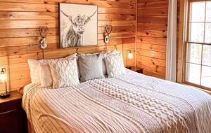 Secluded Blue Ridge Cabin with Hot Tub & Firepit - Blue Ridge, Georgia