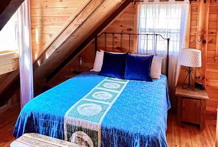 Secluded Blue Ridge Cabin with Hot Tub & Firepit - Blue Ridge, Georgia