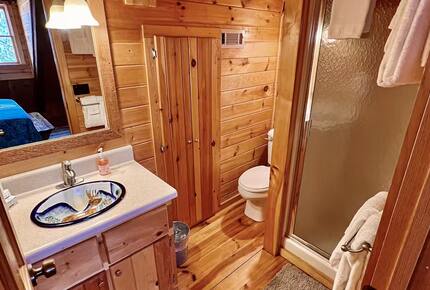 Secluded Blue Ridge Cabin with Hot Tub & Firepit - Blue Ridge, Georgia