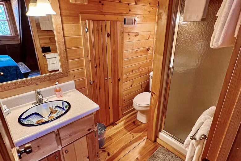 Secluded Blue Ridge Cabin with Hot Tub & Firepit - Blue Ridge, Georgia