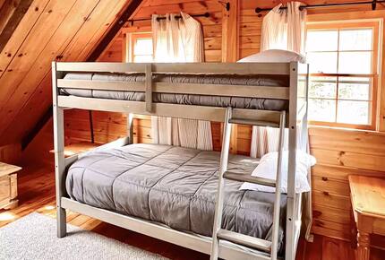 Secluded Blue Ridge Cabin with Hot Tub & Firepit - Blue Ridge, Georgia