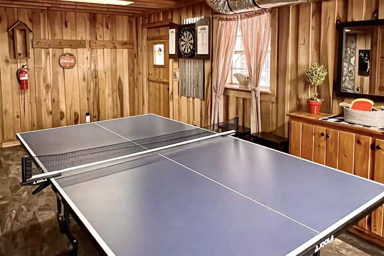 Secluded Blue Ridge Cabin with Hot Tub & Firepit - Blue Ridge, Georgia