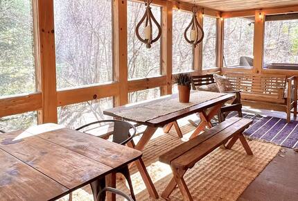 Secluded Blue Ridge Cabin with Hot Tub & Firepit - Blue Ridge, Georgia