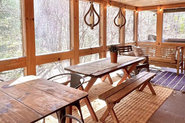 Secluded Blue Ridge Cabin with Hot Tub & Firepit - Blue Ridge, Georgia
