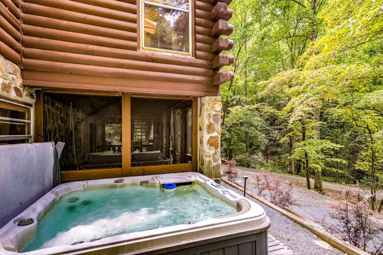 Secluded Blue Ridge Cabin with Hot Tub & Firepit - Blue Ridge, Georgia