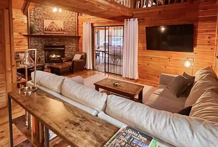 Secluded Blue Ridge Cabin with Hot Tub & Firepit - Blue Ridge, Georgia