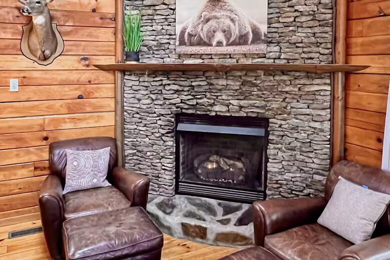 Secluded Blue Ridge Cabin with Hot Tub & Firepit - Blue Ridge, Georgia