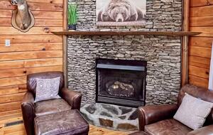 Secluded Blue Ridge Cabin with Hot Tub & Firepit - Blue Ridge, Georgia