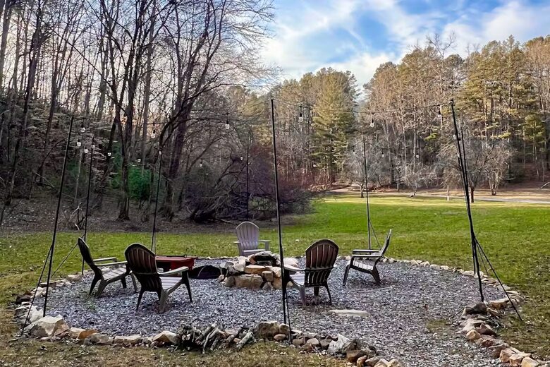 Secluded Blue Ridge Cabin with Hot Tub & Firepit - Blue Ridge, Georgia