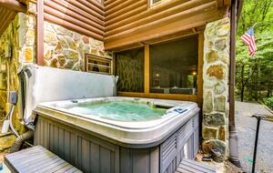 Secluded Blue Ridge Cabin with Hot Tub & Firepit - Blue Ridge, Georgia