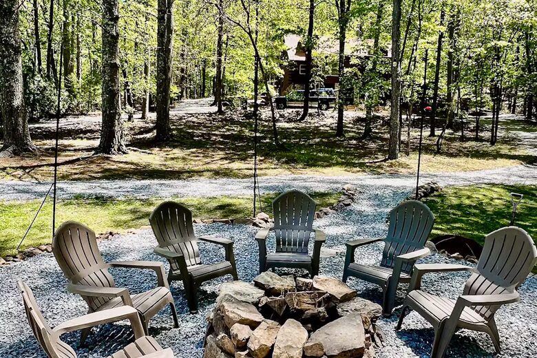 Secluded Blue Ridge Cabin with Hot Tub & Firepit - Blue Ridge, Georgia