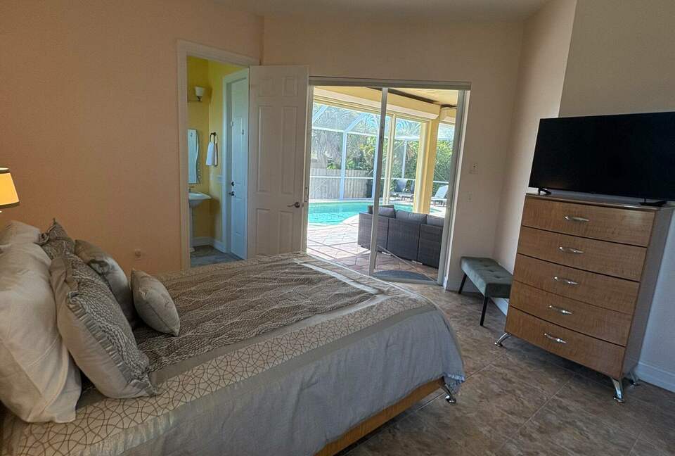 Spacious Marco Island Retreat Steps from Beaches & Shops - Marco Island, Florida