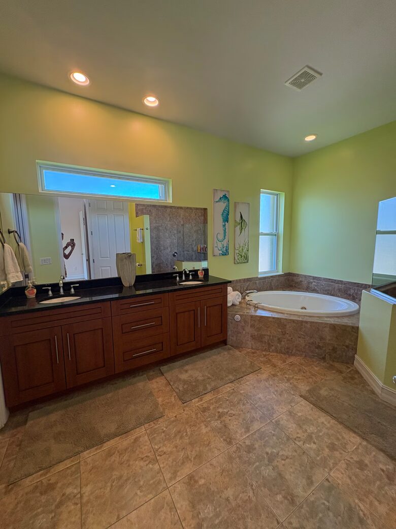 Spacious Marco Island Retreat Steps from Beaches & Shops - Marco Island, Florida