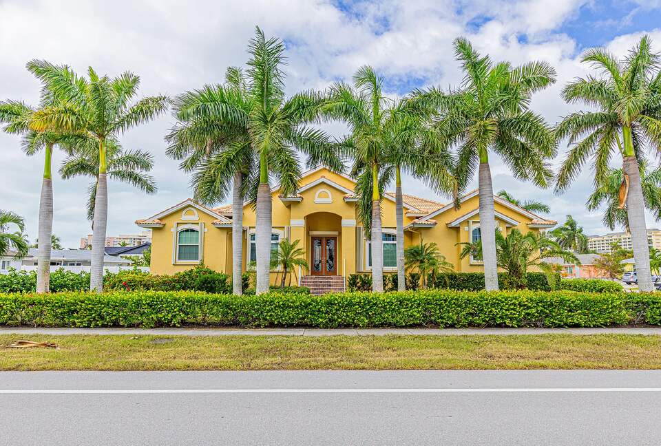 Spacious Marco Island Retreat Steps from Beaches & Shops - Marco Island, Florida