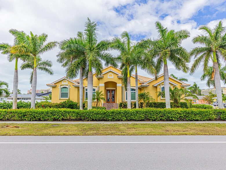 Spacious Marco Island Retreat Steps from Beaches & Shops - Marco Island, Florida