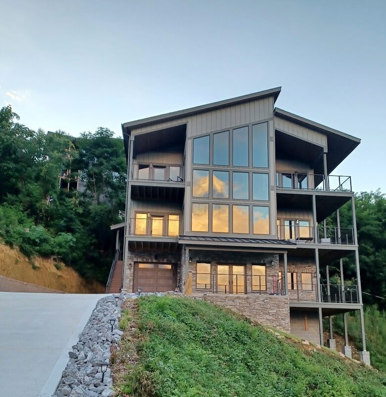 Contemporary Mountain Haven with Breathtaking Vistas - Gatlinburg, Tennessee