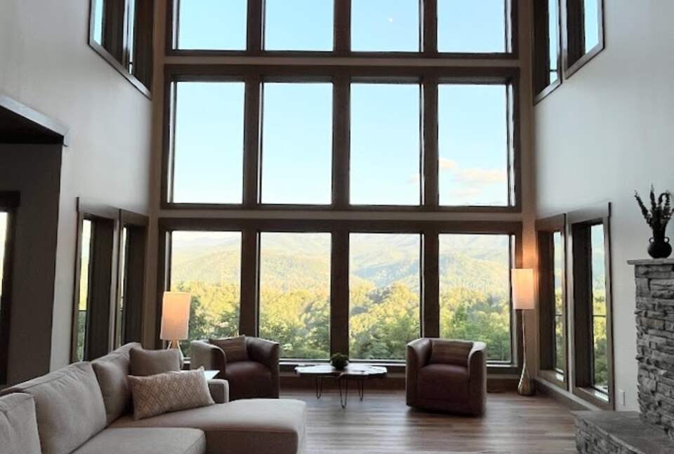 Contemporary Mountain Haven with Breathtaking Vistas - Gatlinburg, Tennessee