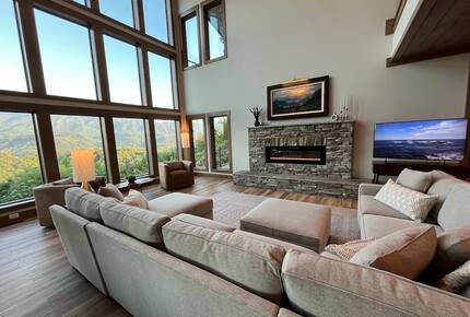 Contemporary Mountain Haven with Breathtaking Vistas - Gatlinburg, Tennessee