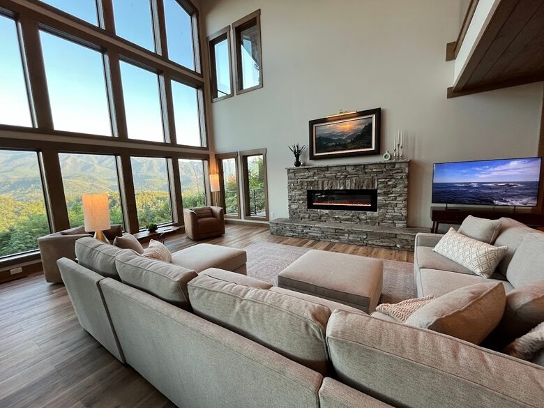 Contemporary Mountain Haven with Breathtaking Vistas - Gatlinburg, Tennessee
