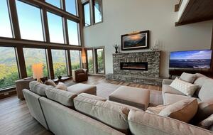 Contemporary Mountain Haven with Breathtaking Vistas - Gatlinburg, Tennessee