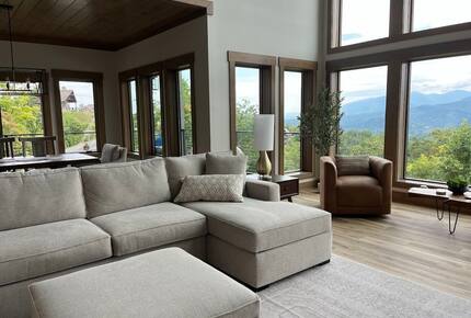 Contemporary Mountain Haven with Breathtaking Vistas - Gatlinburg, Tennessee