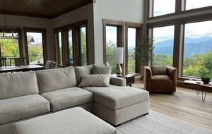 Contemporary Mountain Haven with Breathtaking Vistas - Gatlinburg, Tennessee