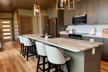 Contemporary Mountain Haven with Breathtaking Vistas - Gatlinburg, Tennessee