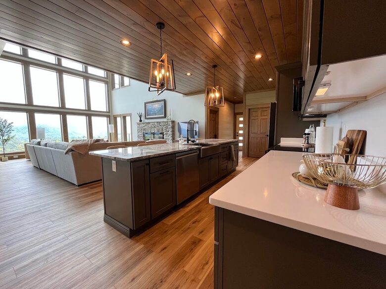 Contemporary Mountain Haven with Breathtaking Vistas - Gatlinburg, Tennessee