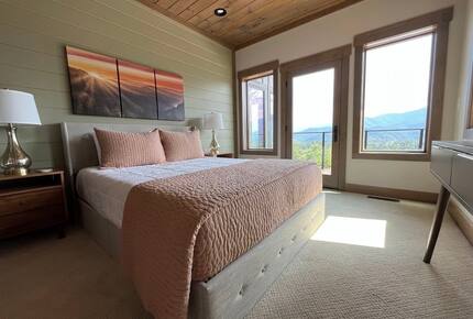 Contemporary Mountain Haven with Breathtaking Vistas - Gatlinburg, Tennessee