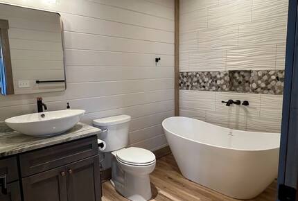 Contemporary Mountain Haven with Breathtaking Vistas - Gatlinburg, Tennessee